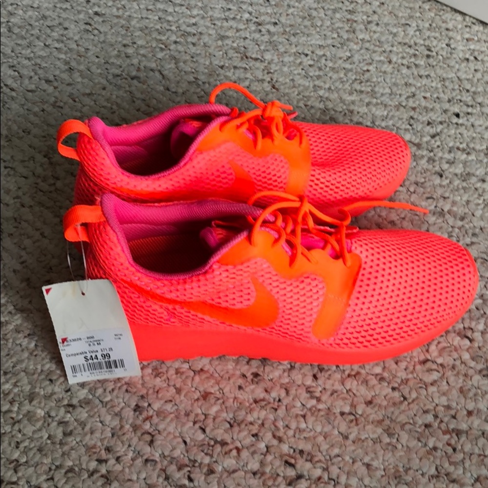 Nike Roshe Sneakers